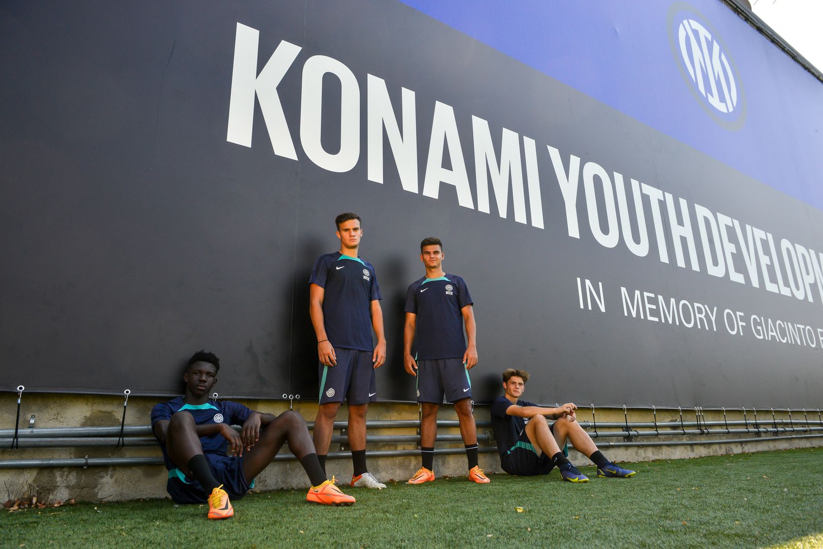 Atletas no Konami Youth Development Centre, centro de treinamento da base da Inter